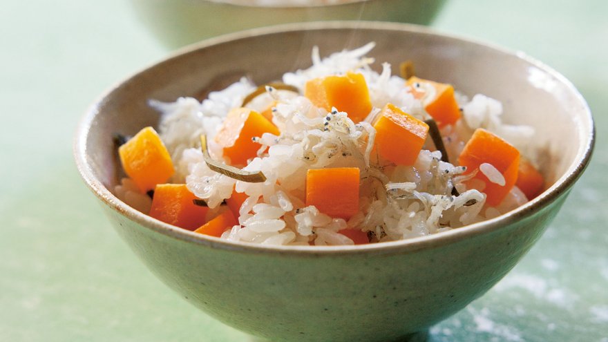 春にんじんの紅白ごはん