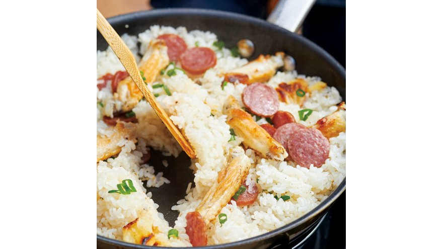 焼き手羽中とサラミのピラフ