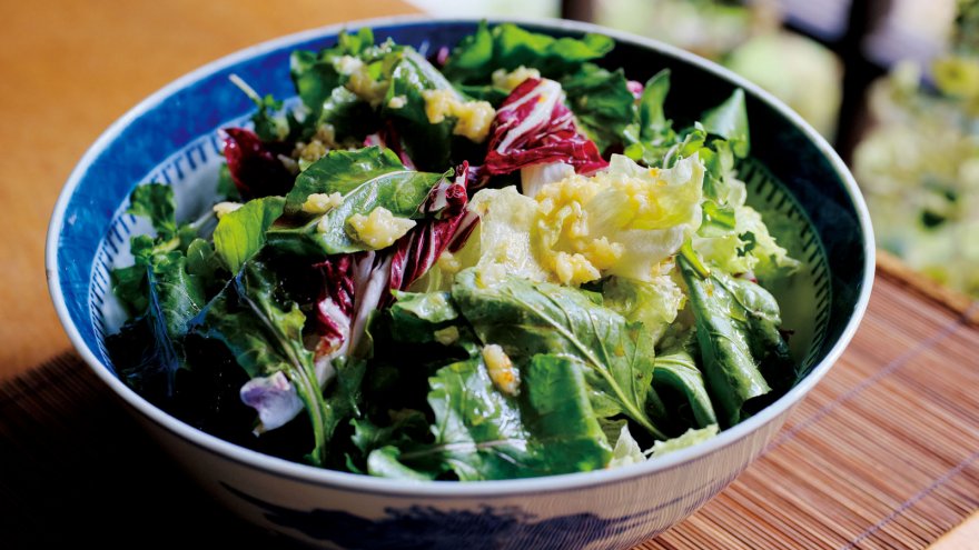 にんにくドレッシングの葉野菜サラダ