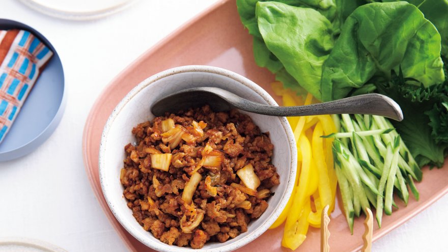 キムチそぼろの葉っぱ包み