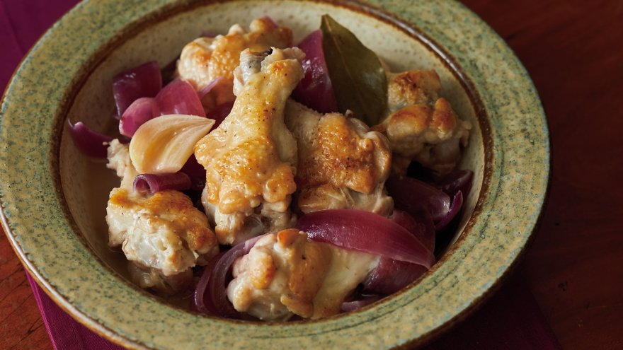 鶏手羽元と紫たまねぎのビネガーバター煮