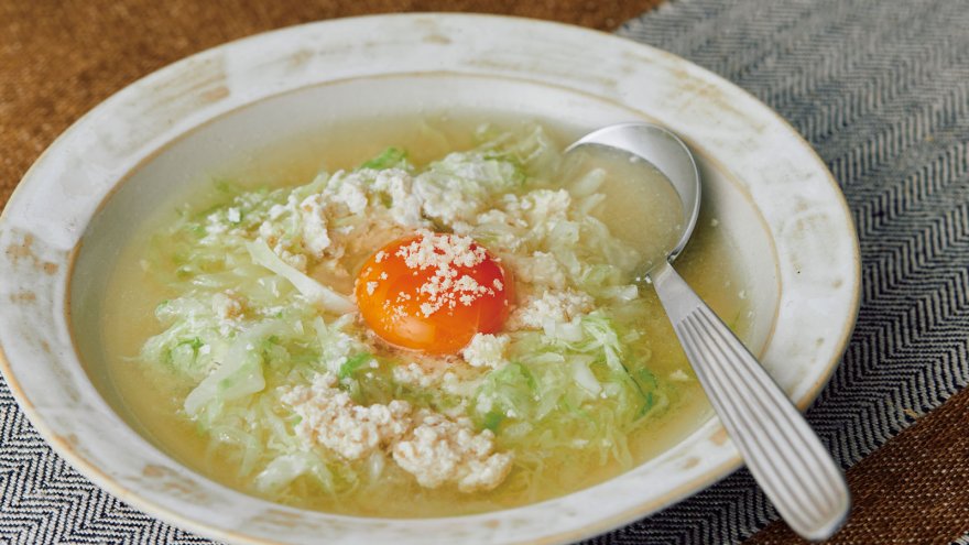 キャベツと鶏ひき肉のスープ