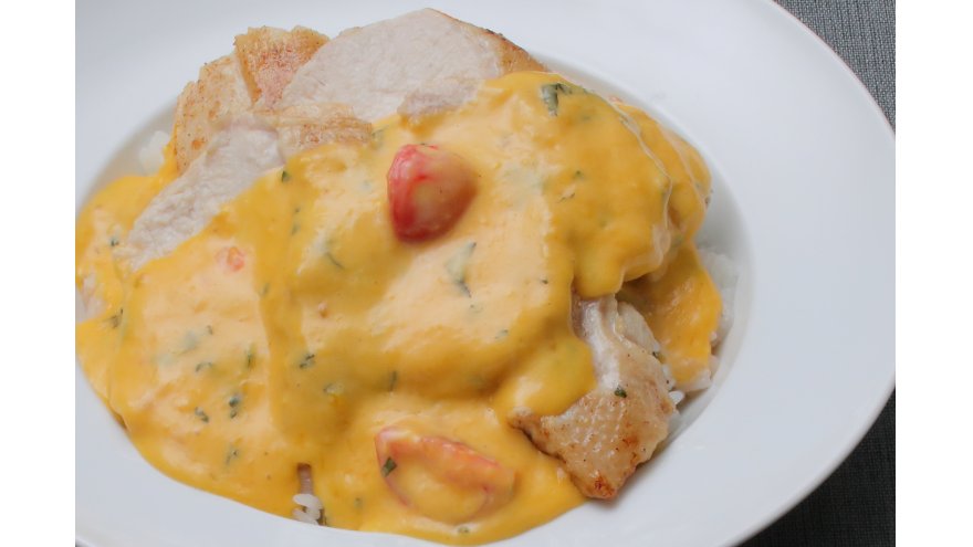 とろとろ卵としっとりチキンの親子丼　～甲州地どりのむね肉と卵で～