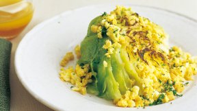 蒸しキャベツのミモザサラダ