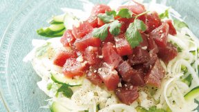 新たまねぎとかつおのエスニックサラダ