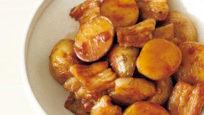 新じゃがと豚バラの甘辛煮