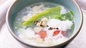 鶏皮の卵スープ