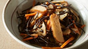 れんこんとひじきの炒め煮