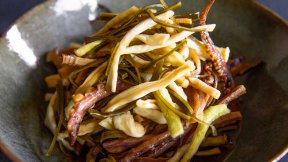 大根の皮の酢じょうゆ漬け