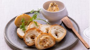 うにバターバゲット