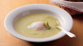 アスパラガスの温たまスープ