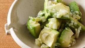ねぎレモンだれのアボカドあえ