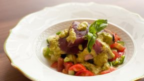 かつおのサラダ仕立て ガスパチョ風ソース