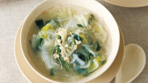 白菜とにらの中華風スープ