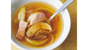 焼きたまねぎとベーコンのスープ