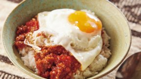 ミートエッグ丼