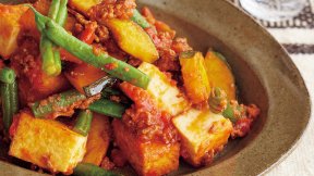 かぼちゃと厚揚げのミートソース炒め