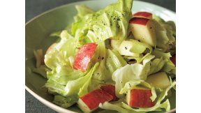 キャベツとりんごのサラダ