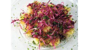 じゃがいもと紫キャベツのサラダ