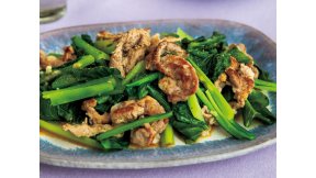 豚こまと小松菜のたまねぎ麹炒め