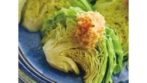 蒸しキャベツの肉みそのせ