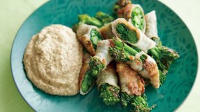 菜の花の肉巻き　ごま豆腐ソース