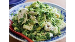 豚しゃぶ、豆腐、豆苗のアボカドナムル