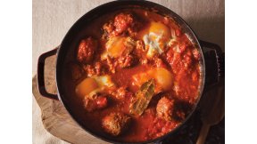 肉だんご煮込み 半熟卵トマトソース