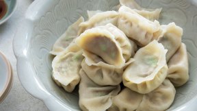 鶏とそら豆の水ギョーザ