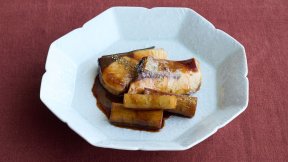 ぶりと牛蒡（ごぼう）の照り煮