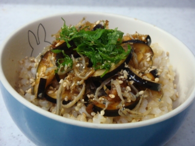 なすとじゃこの丼