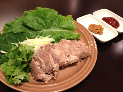 ゆで塩豚の葉っぱ巻き