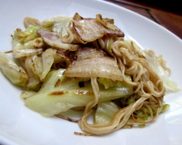 豚とキャベツのアンチョビ焼きそば