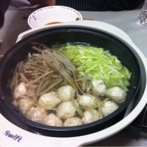 ヒラヒラごぼうと鶏だんごのあっさりなべ