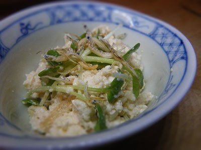 くずしやっこ豆腐とじゃこの生しょうゆあえ