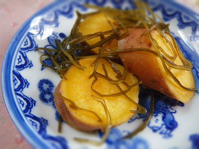さつまいもと切り昆布の煮物