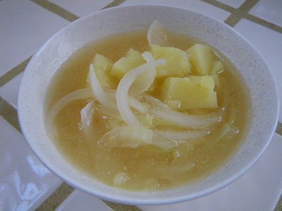 じゃがいもとたまねぎのみそ汁