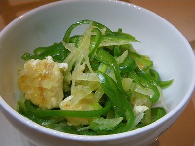 ピーマンとじゃがいもの塩味炒め