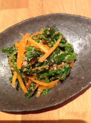 ほうれんそうとにんじんのごま酢風味