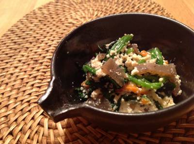 ホーレン草とコンニャクの白和え