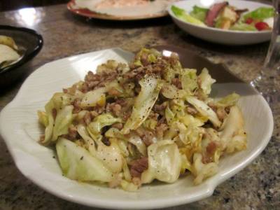 キャベツと豚ひきの黒こしょう炒め