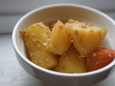 新じゃがのごま煮