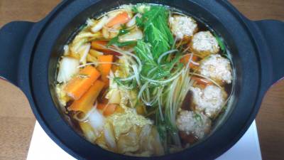 だしが決め手の鶏つくね鍋