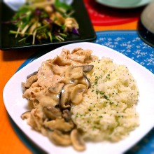 豚肉ときのこのストロガノフ風