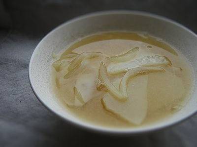 じゃがいもとたまねぎのみそ汁