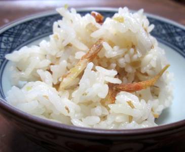 桜えびとしょうがの炊き込みご飯