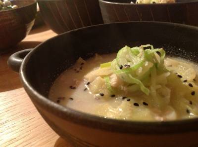 春キャベツと豚肉のごまスープ