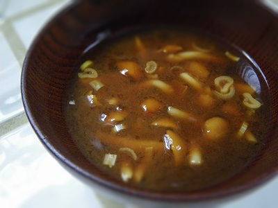 なめこの赤だし