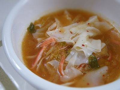 ピリ辛ワンタンスープ