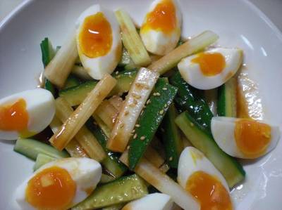 半熟卵×ごま油のシャキとろサラダ